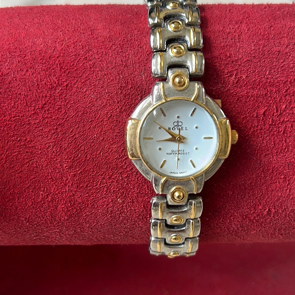 Rovel women Quartz Watch